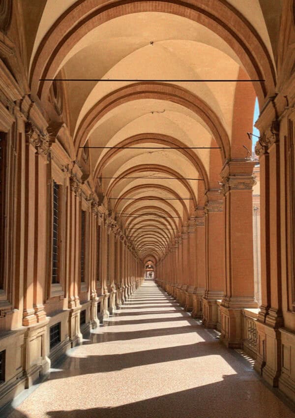 The red porticoes of Bologna