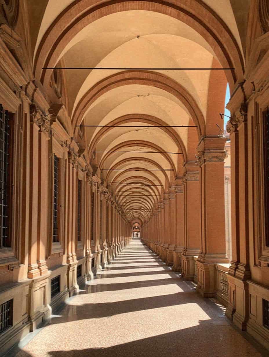 The red porticoes of Bologna