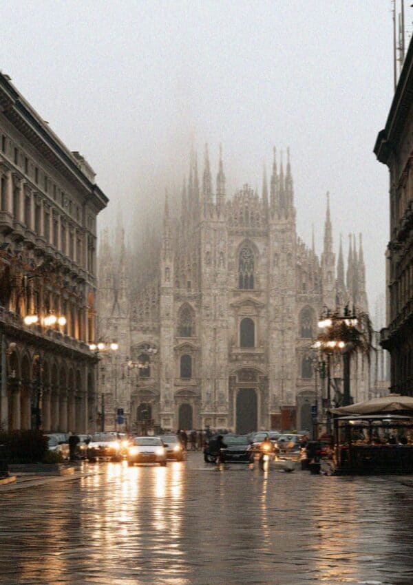 Milan Duomo Nebbia