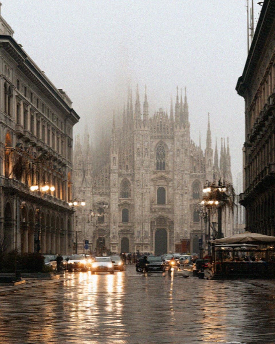 Milan Duomo Nebbia