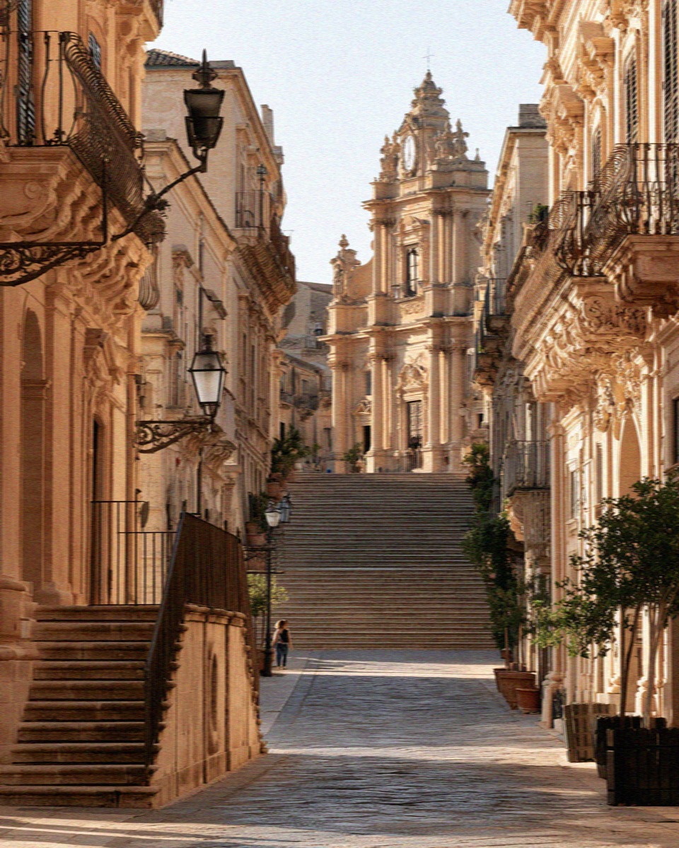 The baroque main street of Noto, a day trip from Syracuse