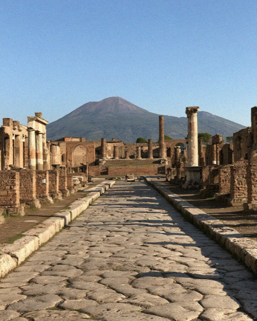 Pompeii ruins vesuvius