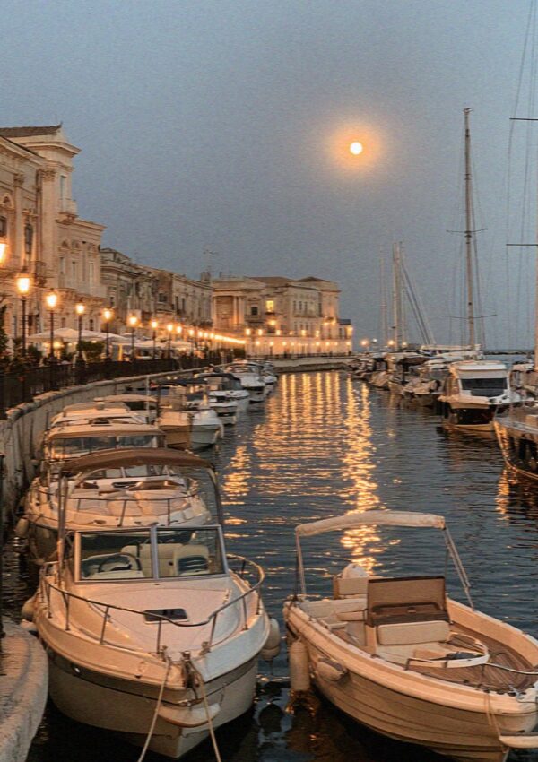 The moon over the channel beside Ortigia in Syracuse