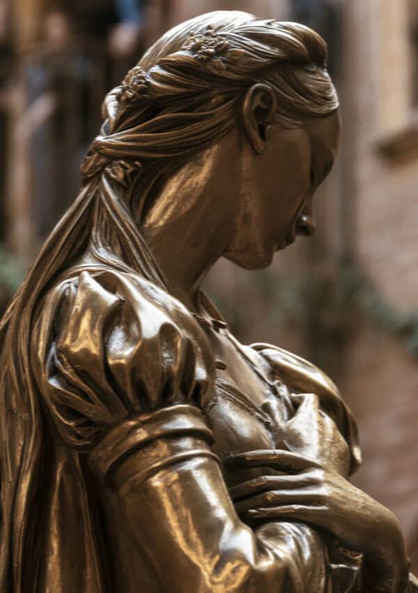 The bronze statue of Juliet in the courtyard of Casa di Giulietta, Verona
