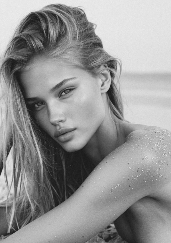 Victoria van der Berg on the sand on the Salento coast near Lecce, black and white