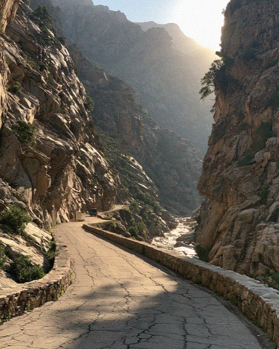 The one lane gorge road in the interior of Corsica
