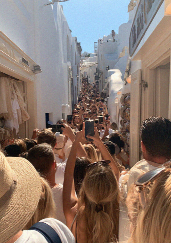 The crowded main lane in Oia in Santorini in the early evening