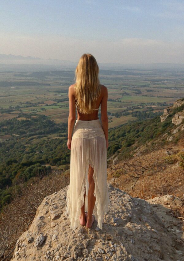 Victoria van der Berg above the valley on the descent in the interior of Corsica
